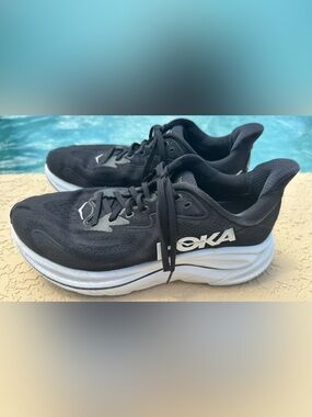 Hoka One One Clifton 10 Black/White Running Shoe's Women's Size 10B 1162031BWHT